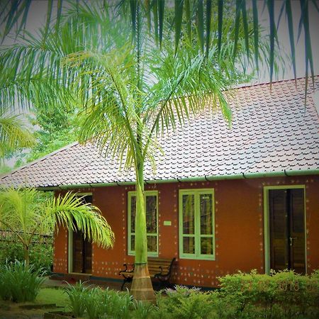 Sunbird Garden Resort Krishnagiri Buitenkant foto