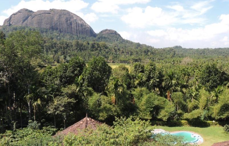 Sunbird Garden Resort Krishnagiri Buitenkant foto