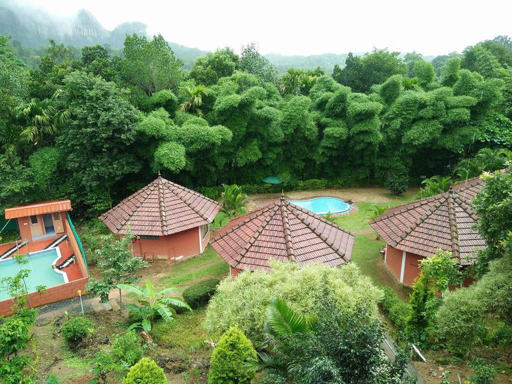 Sunbird Garden Resort Krishnagiri Buitenkant foto