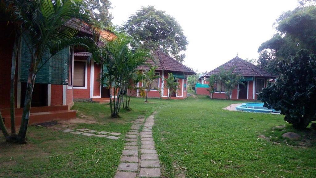 Sunbird Garden Resort Krishnagiri Buitenkant foto