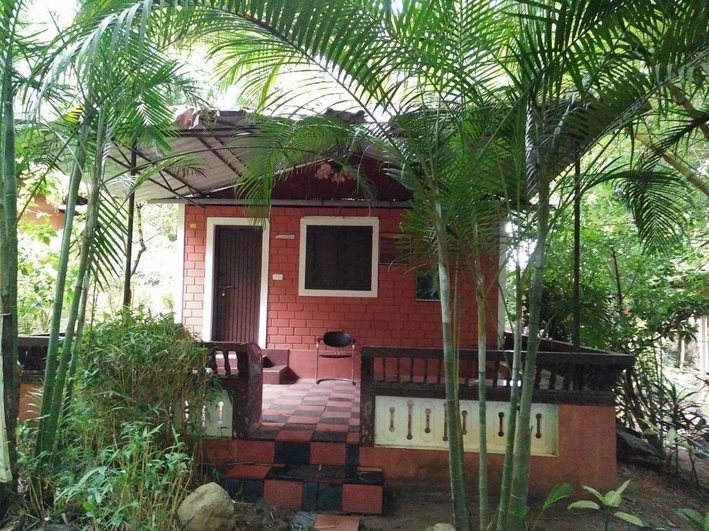 Sunbird Garden Resort Krishnagiri Buitenkant foto