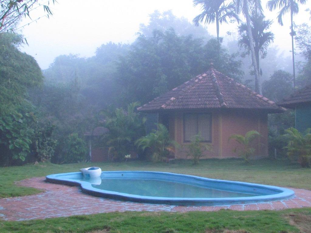 Sunbird Garden Resort Krishnagiri Buitenkant foto