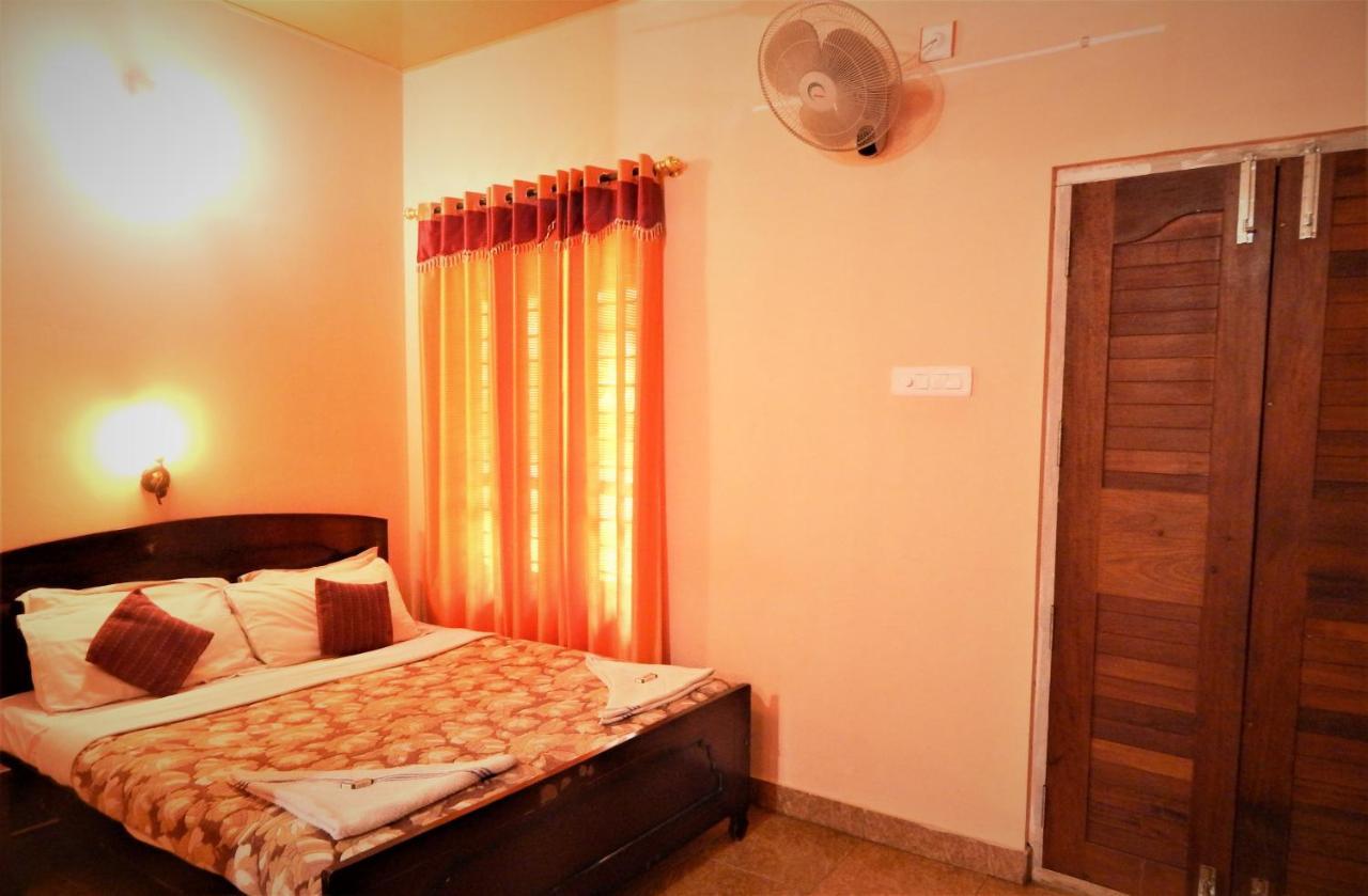 Sunbird Garden Resort Krishnagiri Buitenkant foto