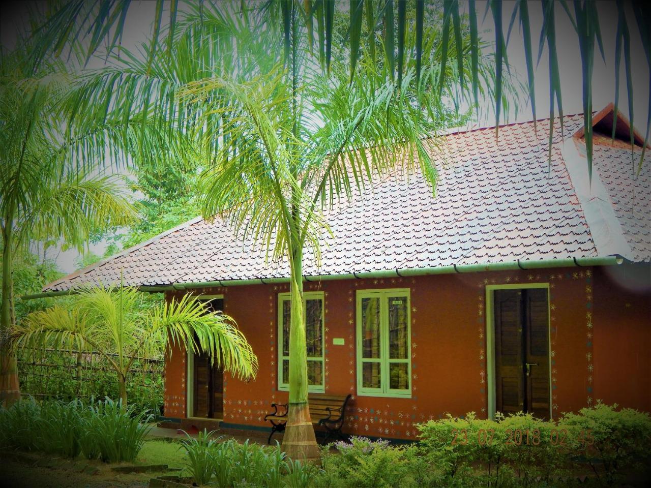 Sunbird Garden Resort Krishnagiri Buitenkant foto